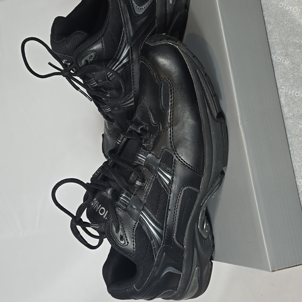 Vionic All-Black Athletic Shoes
